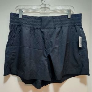 Old Navy NWT Women's High Rise 4in Short Black Hidden Pocket Size L
